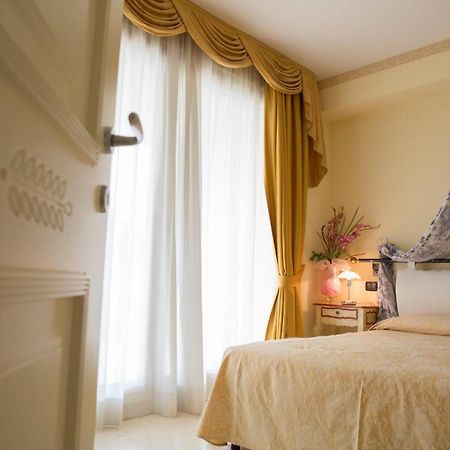 Appartamento Du Lac 1 Desenzano del Garda Exterior photo